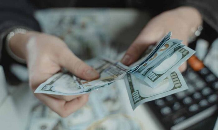 The Greatest Charles, Kisah Sang Guru Besar Money Game