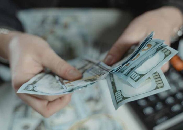 The Greatest Charles, Kisah Sang Guru Besar Money Game