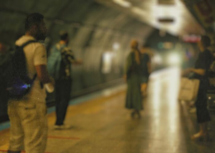 Yang Lelet Di Tinggal! Era Kecepatan Informasi dan Distorsi