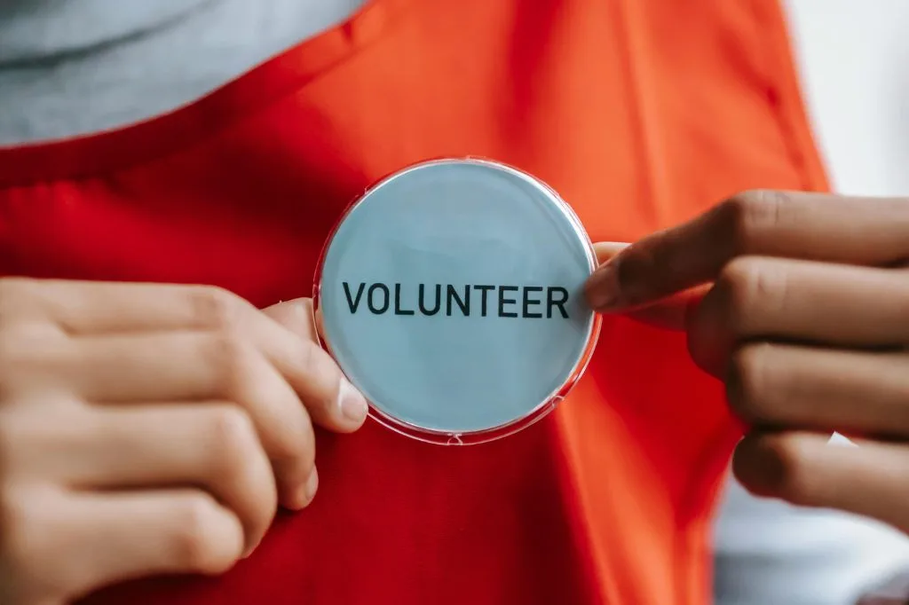 Read more about the article Altruisme: Apakah Kebaikan Itu Insting atau Pembelajaran?