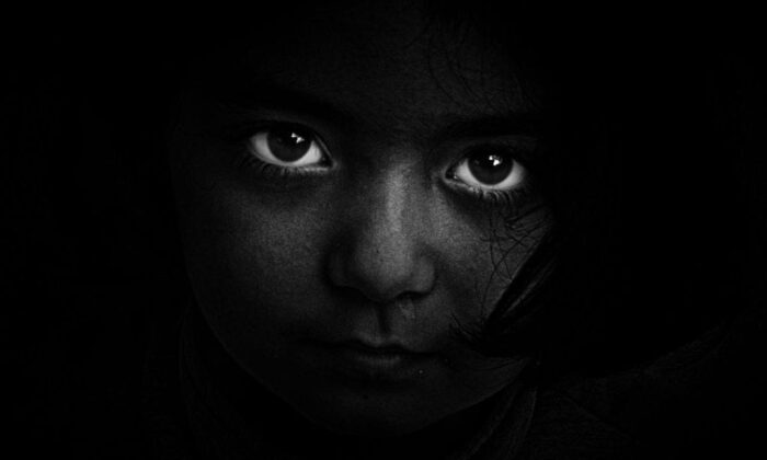 Law of Polarity: Dualitas Dalam Dunia yang Penuh Perspektif