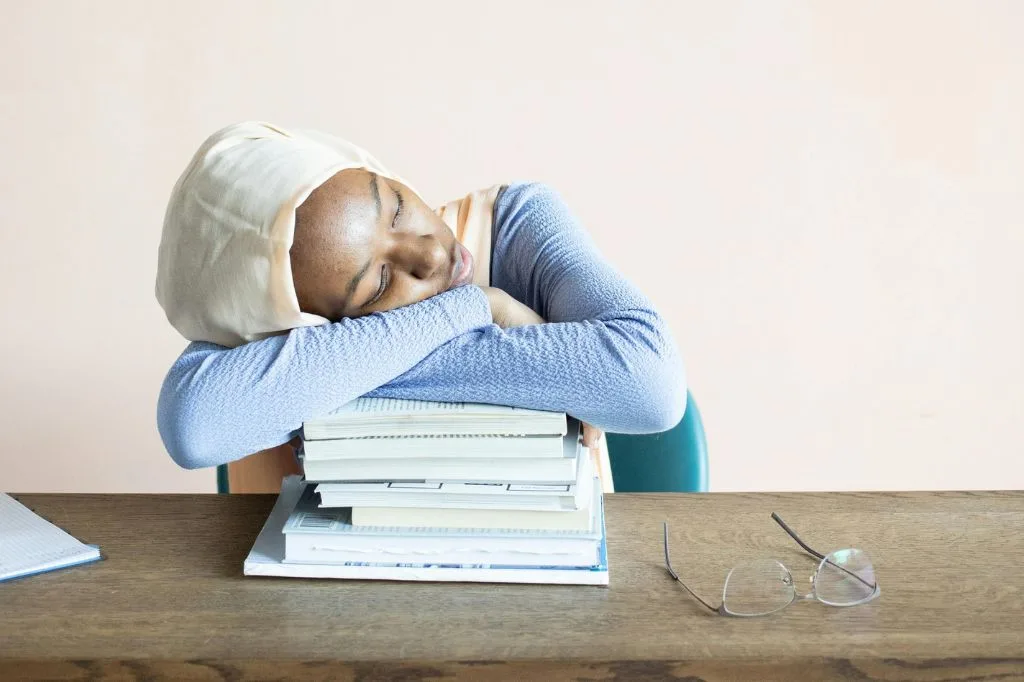 Read more about the article Tidur Saat Puasa di Bulan Ramadan. Apa Masalah?