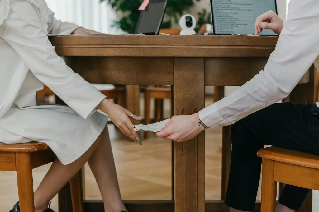 Read more about the article Main Cantik Ala Ormas: Antara Kegiatan Sosial & Tarif Bawah Meja