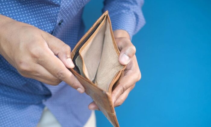 Lifestyle Creep: Self-Reward Keblinger, Dompet Awut-Awutan