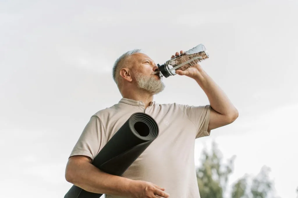 Read more about the article Waktu Minum Setelah/Sebelum Makan? Bikin Perut Happy Ending!