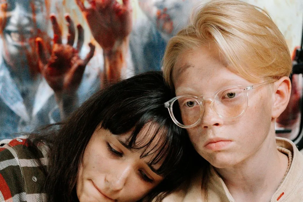 Read more about the article Post-Truth: Anak Jadi ‘Zombie’ Digital Karena Kita!