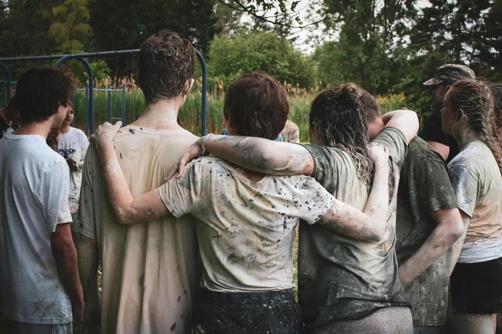 Read more about the article Gue Ortu Nih: Mengapa Remaja 12+ Sering Menyebalkan😡?