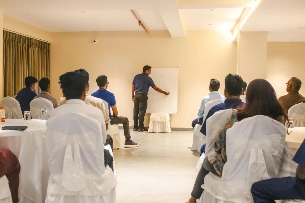 Read more about the article Ketika Motivasi Cuma Gimmick. Kamu-nya Malah Kemakan😧🤔😂