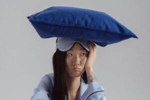 The Pre-Sleep Processor: Bug Paling Absurd Bikin Kamu Gagal Tidur