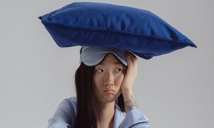 The Pre-Sleep Processor: Bug Paling Absurd Bikin Kamu Gagal Tidur