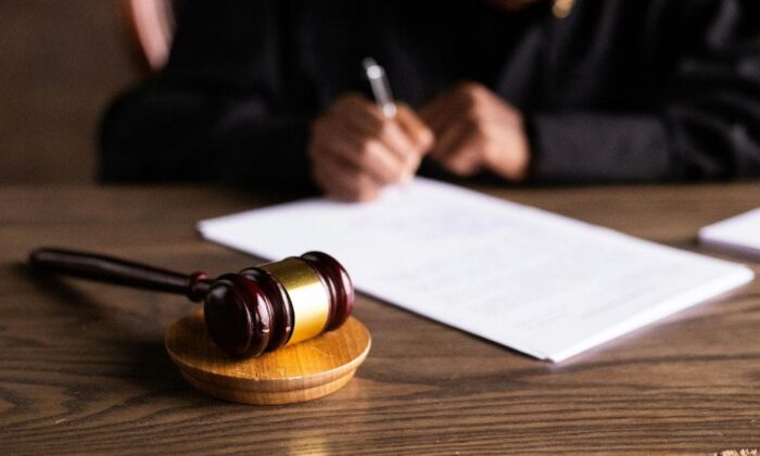 ‘Nyanyian’ Ruang Sidang: Jika Itu Kamu, Apa yang Kamu Katakan?