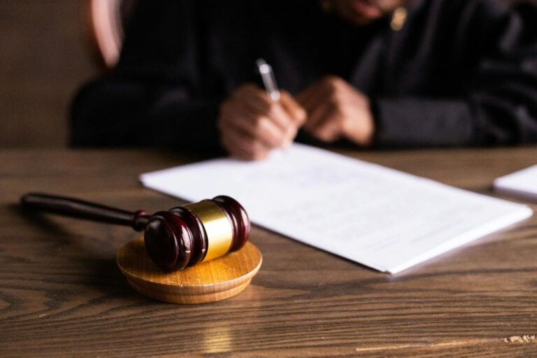 ‘Nyanyian’ Ruang Sidang: Jika Itu Kamu, Apa yang Kamu Katakan?